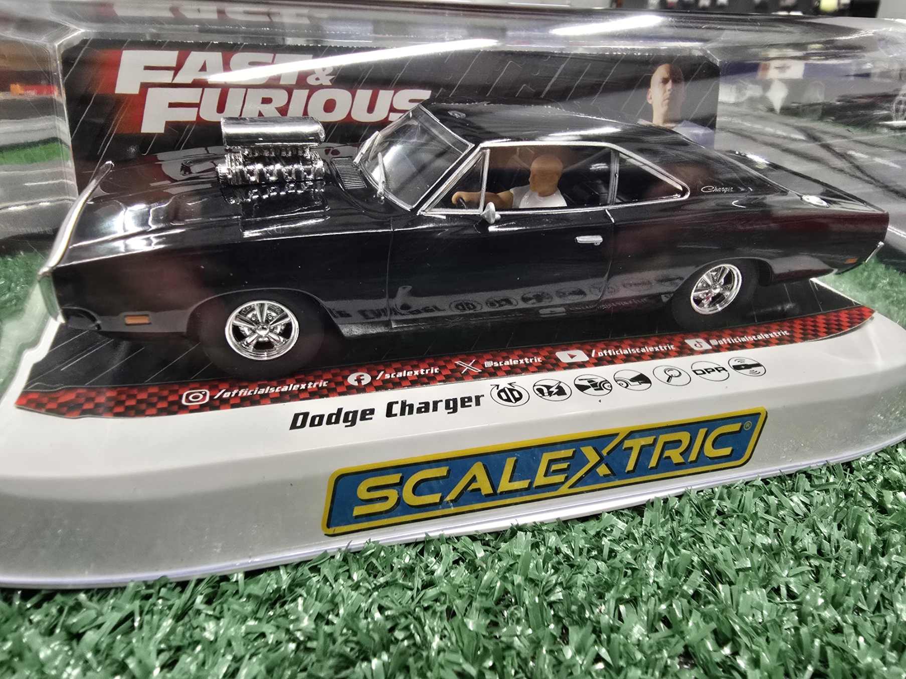 Scalextric C4573 Dodge Charger - Dom Toretto - The Fast And The Furious - Image 2